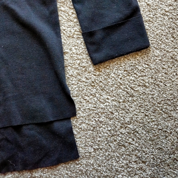 Umgee black v neck, medium - Picture 2 of 4